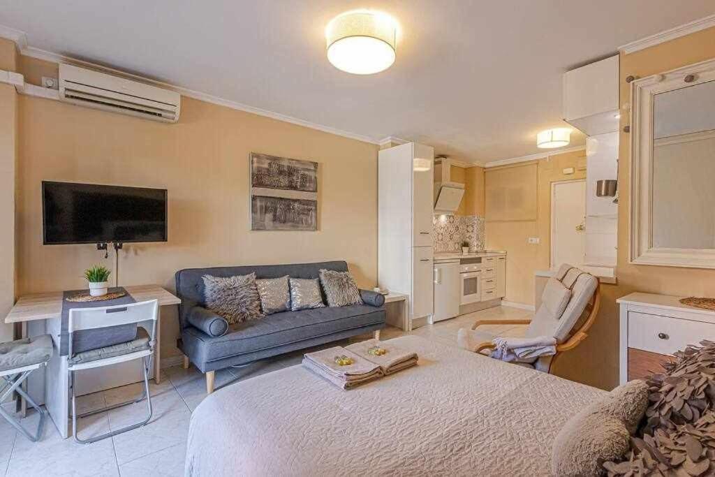 797 Holiday Rentals - Equipado Estudio Cerca Del Parque La Paloma Benalmádena Eksteriør billede